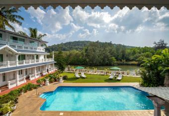 Stone Wood Riverfront Resort, Siolim River has Balcony rooms