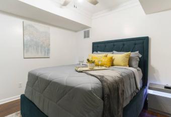 Lakeside Apartment in Stone Mountain has Balcony rooms