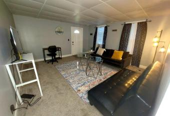 Cozy Arsenal 1 Bedroom has Balcony rooms