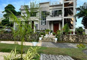 D ARC Leisure Home By The Sea allows 18 year olds to book a room