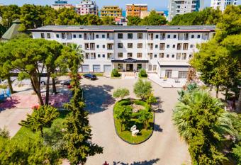 Metropolis Palace has Balcony rooms