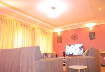 The Glamour Houses: Luxury 2 bedroom with Patio. has Balcony rooms