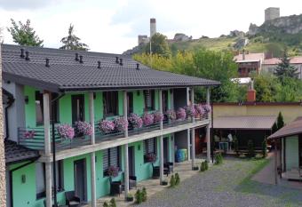 SKA  KA allows 18 year olds to book a room