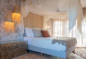 Reflexos D Alma Turismo Rural allows 18 year olds to book a room