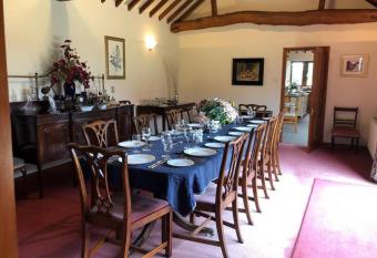 Norwich Delightful sleeps 12/6 beds Hot Tub has Balcony rooms