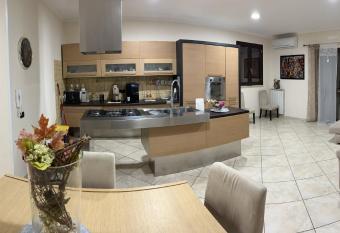 Intero soggiorno vicinissimo agli scavi di Pompei has Balcony rooms