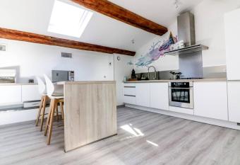 Coup de coeur allows 18 year olds to book a room