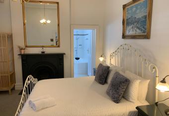 Accommodation in Fremantle has rooms with a private hot tub