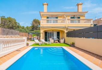 Villa Alma Azul has Balcony rooms