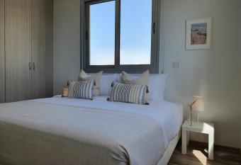 Phaedrus Living: City Center Cozy Flat Demetra 102 allows 18 year olds to book a room