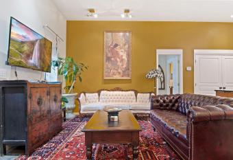 Eclectic & Romantic - Walk to Historic Downtown! has Balcony rooms