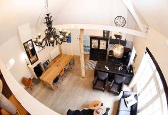 Guesthouse Anna Grace allows 18 year olds to book a room