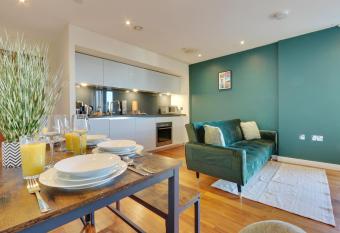 The View - Luxury 2 Bed Apartment - Sheffield City Centre allows 18 year olds to book a room