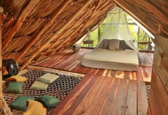 Hermosa Caba  a con vista a la laguna, en 5ta av. allows 18 year olds to book a room