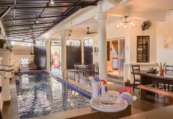 5BR IndoorPrivate Pool Villa BathTub BBQ Steamboat has rooms with a private hot tub