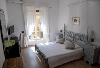 Beautiful floral apartment on Navigli has rooms with a private hot tub