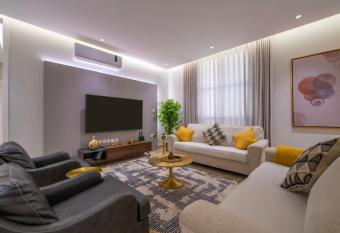 Luxurious Three Bedroom Apartment North of Riyadh                                                                              has rooms with a private hot tub