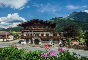 Kaiserhotel Neuwirt has Balcony rooms