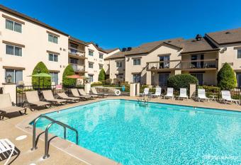 Welcome to the Jungle NEW 4bd Suite in East Nash allows 18 year olds to book a room