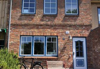 Fischerstuuv allows 18 year olds to book a room