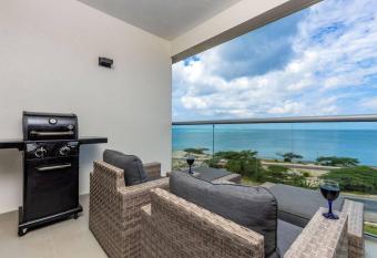 Breath Taking Beach Front Views Condo Eagle Beach has Balcony rooms