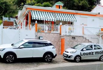 R  sidence French caraibes has rooms with a private hot tub