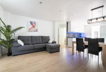 Marvelous Apartment Great Location & Terrace has Balcony rooms