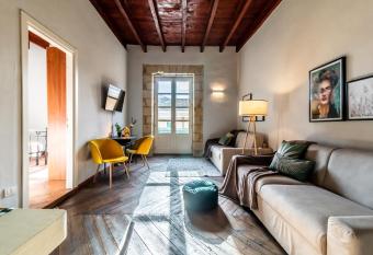 Design Apartments Sassari-Jungle Queen allows 18 year olds to book a room