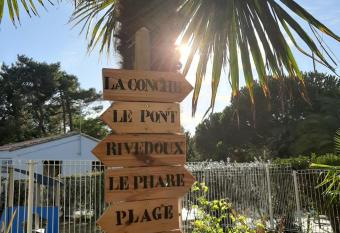 Camping 3   toiles Les Foug  res allows 18 year olds to book a room