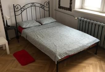 Pok  j 12C allows 18 year olds to book a room