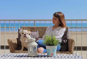 Hotel Nautic allows 18 year olds to book a room