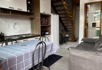 Moradas Desterro, pr  ximo ao aeroporto 22 allows 18 year olds to book a room