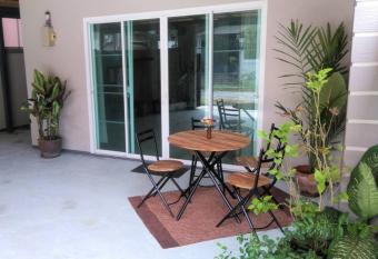 Rawai ~ Fully Equipped 2 Bedroom TownHouse has Balcony rooms