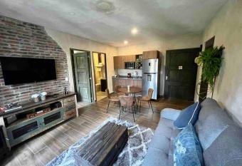 Master Loft en Valquirico has rooms with a private hot tub