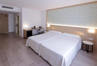 Sercotel Carlos III allows 18 year olds to book a room