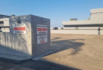 Margate Beachfront Apt for 6 adults 2 kids has Balcony rooms