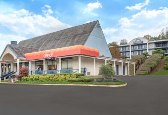 Quality Inn Lexington has Smoking rooms