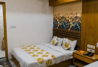 Hotel Sai Villa has Smoking rooms