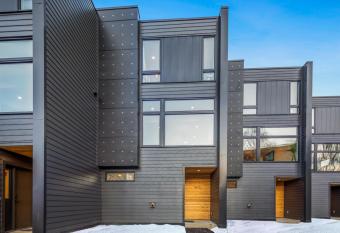 Ritz Waterfront has Balcony rooms