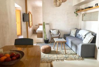 Casa Perla - Rosa - A hidden gem in the old town Tarifa has Balcony rooms
