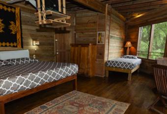 Roatan Bed & Breakfast Apartments has Balcony rooms