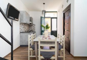 Casa vacanza Chiara e Giuseppe has Balcony rooms