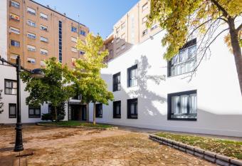 Apartamentos Congreso, Parking gratuito allows 18 year olds to book a room