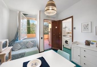 Casa Antonella - Arenzanohost has Balcony rooms