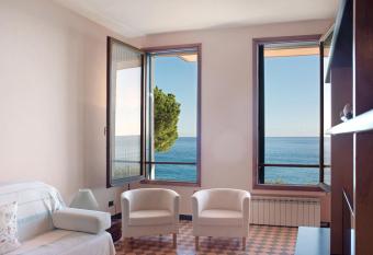 Casa Costa - Arenzanohost has Balcony rooms