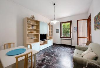 Casa Ester- Arenzanohost has Balcony rooms