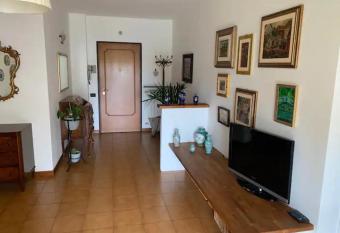 Arenzano, a 2km dal mare has Balcony rooms