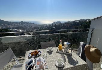 Villa Mediterraneo has Balcony rooms