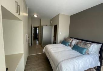 Lovely 2 Bedroom Rental Unit Available Immediately has Balcony rooms