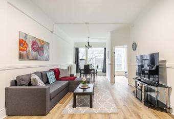 3BR Apt with Netflix - Near King street allows 18 year olds to book a room